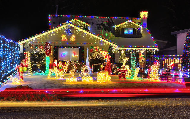 Poll: When Is The Right Time to Hang Christmas Lights?